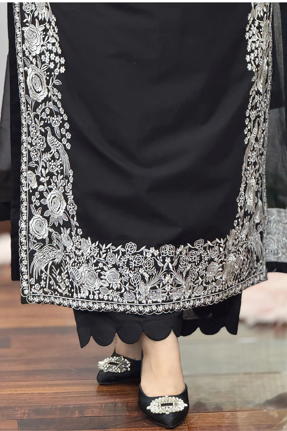 Zaib Semi-Formal Lawn – Black 3-Piece Embroidered Suit with Bamber Chiffon Dupatta